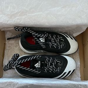 New Adidas Kids Size 10 Black Baseball cleats